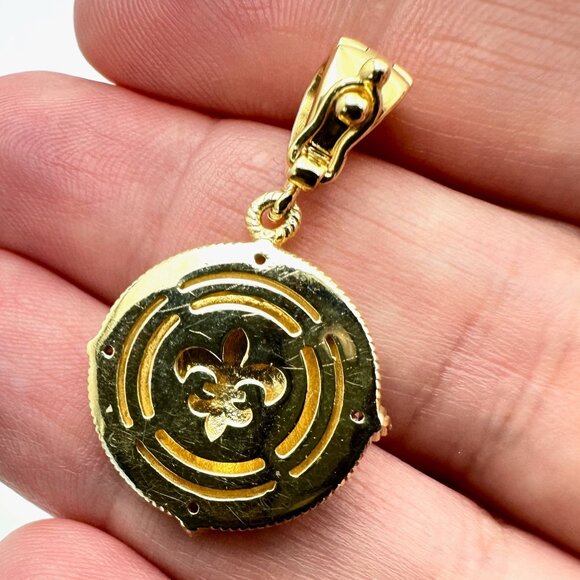 Judith Ripka Gold 'R' Pendant Necklace with Diamond Accents - Picture 2 of 2